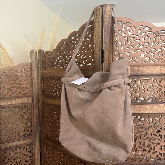 NEW NWT Reformation Alessandra Bucket Bag - Picture 3 of 5